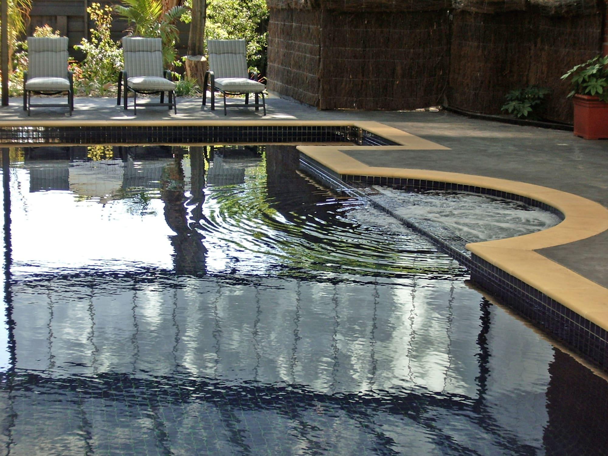 Vista Piscina Canterbury International Hotel