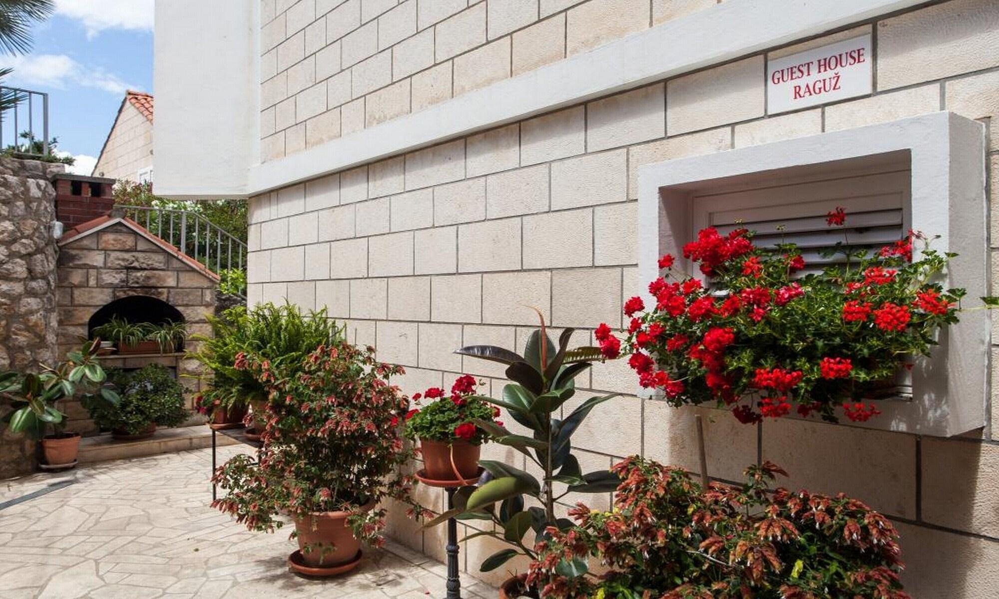 Vista Exterior Guest House Raguz
