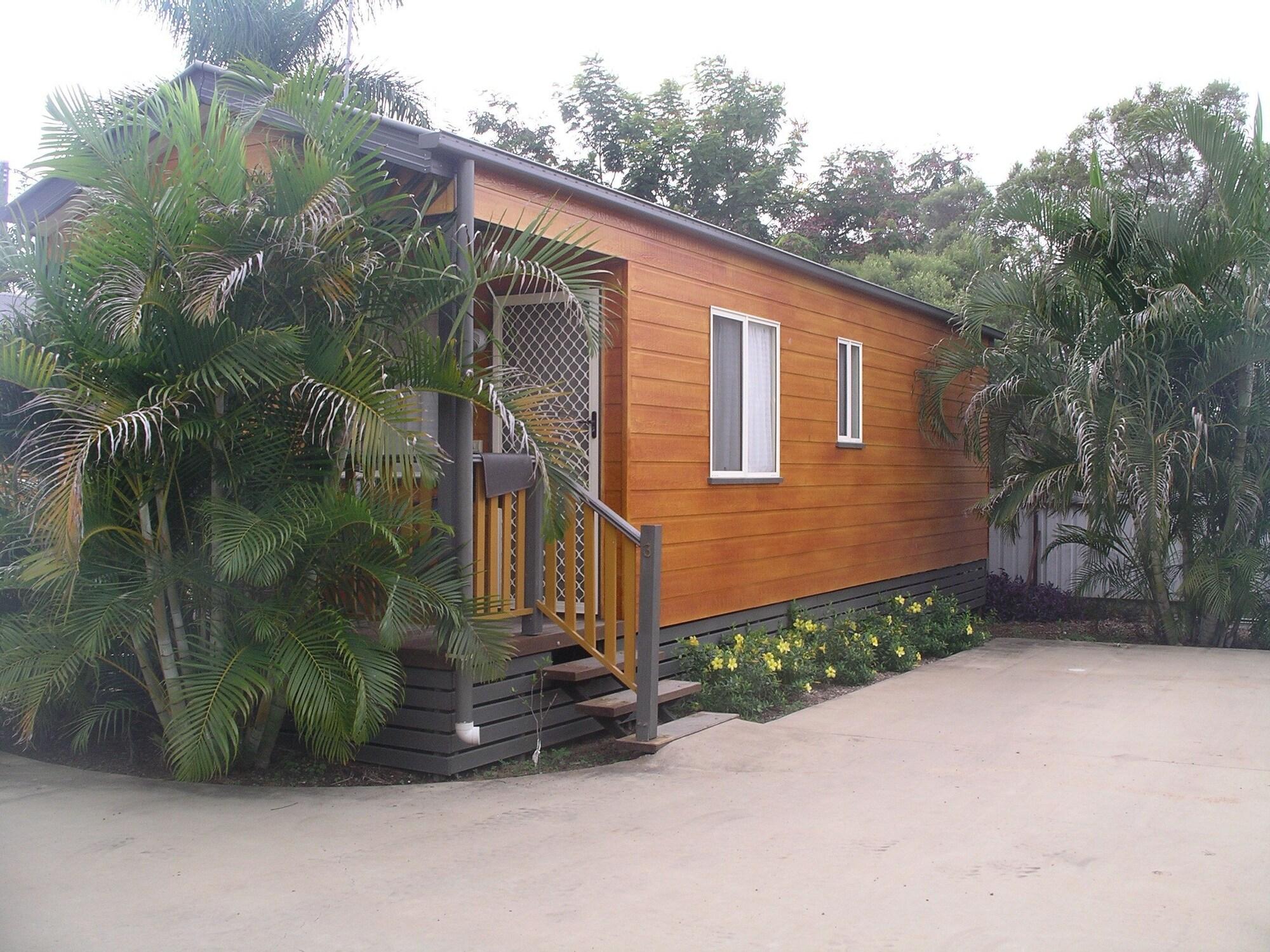 Vista Exterior Charters Towers Tourist Park