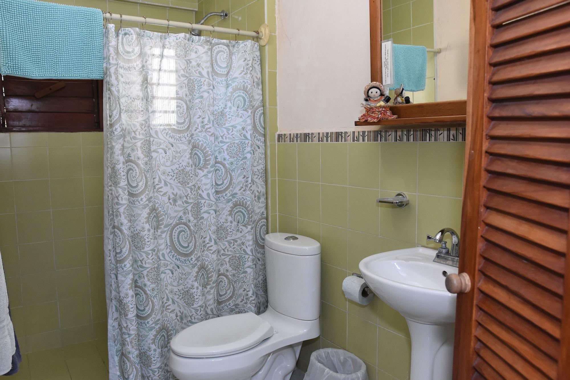 Equipamiento de Habitación Room in B&B - Cancun Guest House 4 Terrace Tub