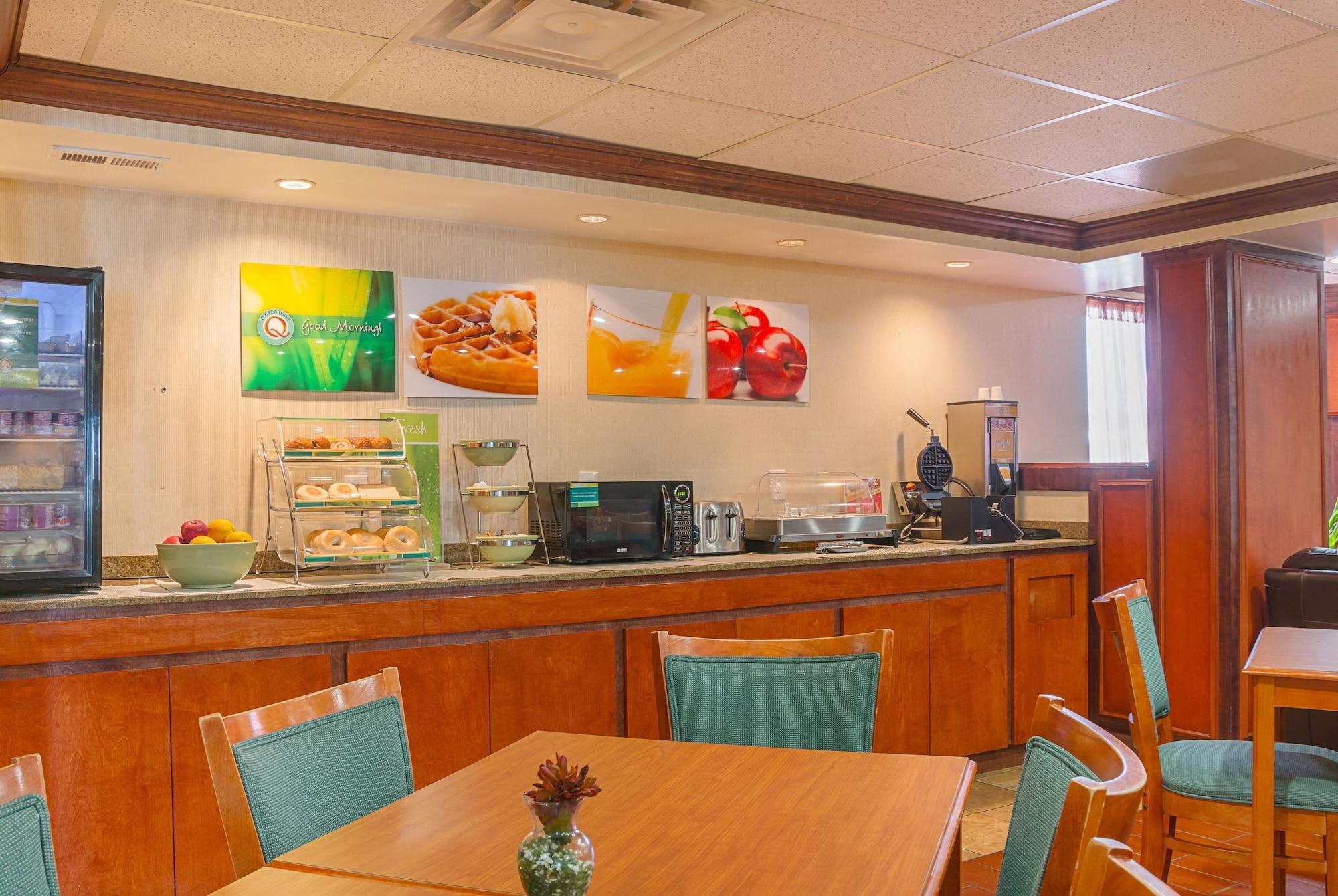 Restaurant Quality Inn & Suites Detroit Metro Airport