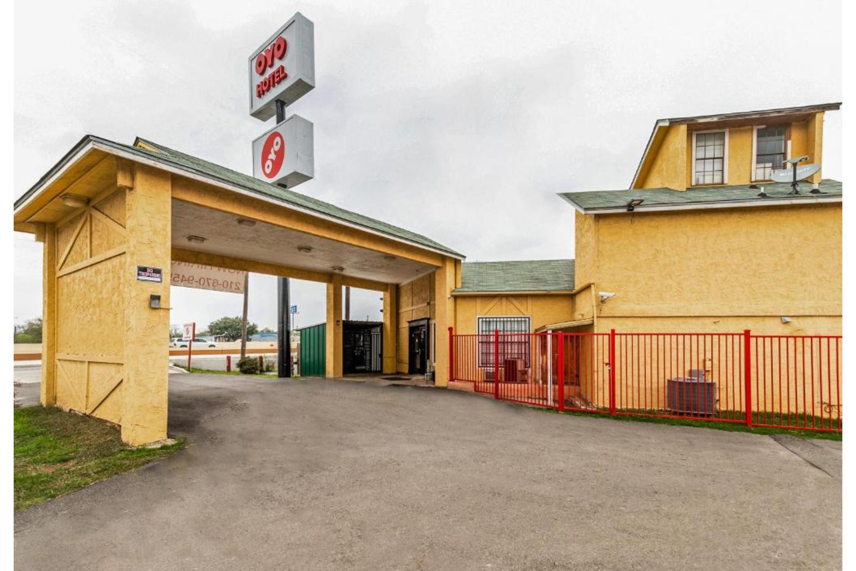 Vista Exterior OYO Hotel San Antonio Lackland near Seaworld