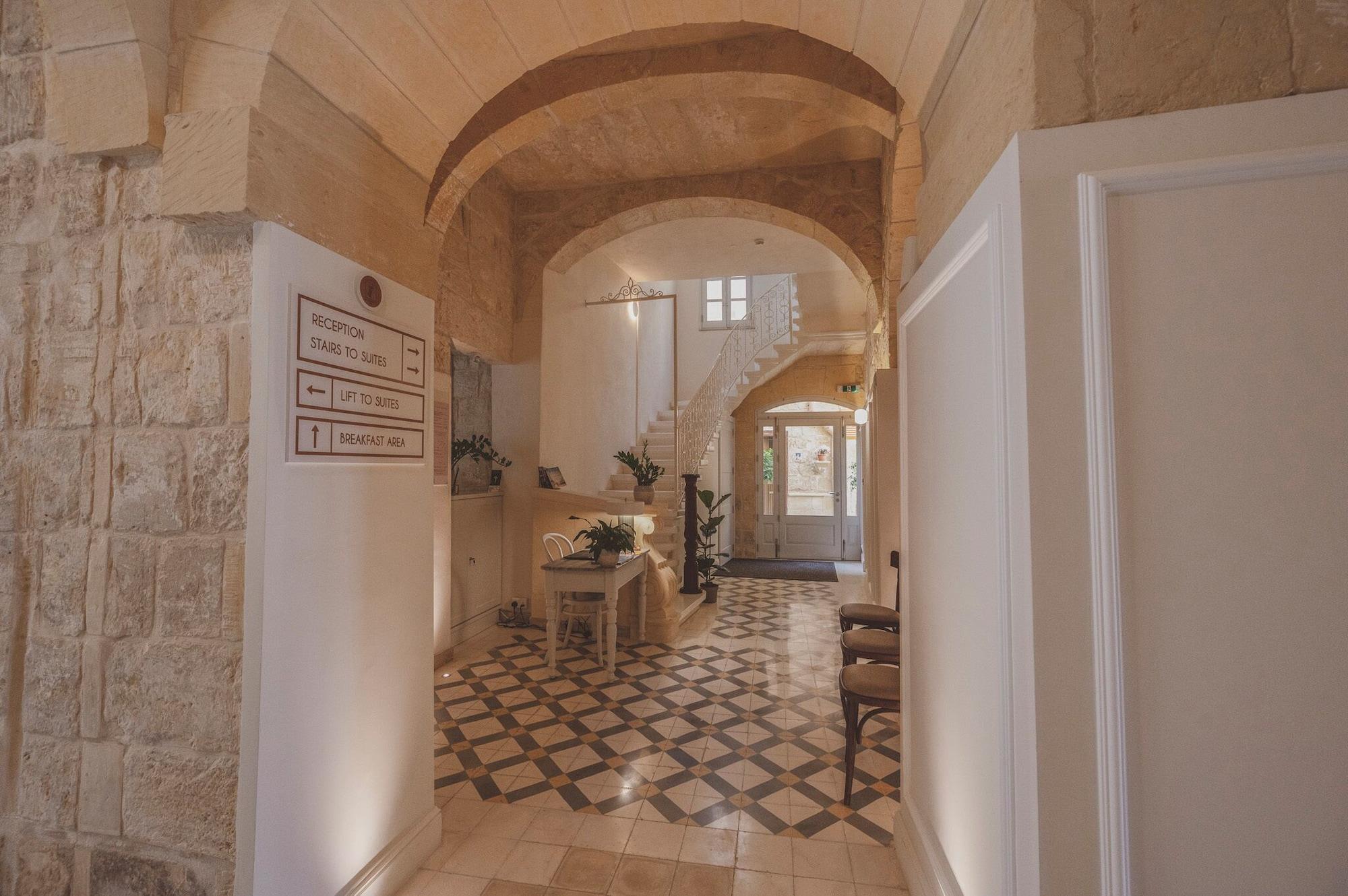 Vista Lobby Maria Rosa Suites