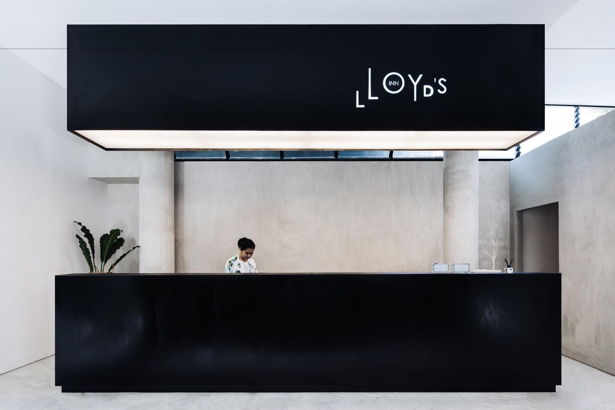 Vista Lobby Lloyd's Inn Bali