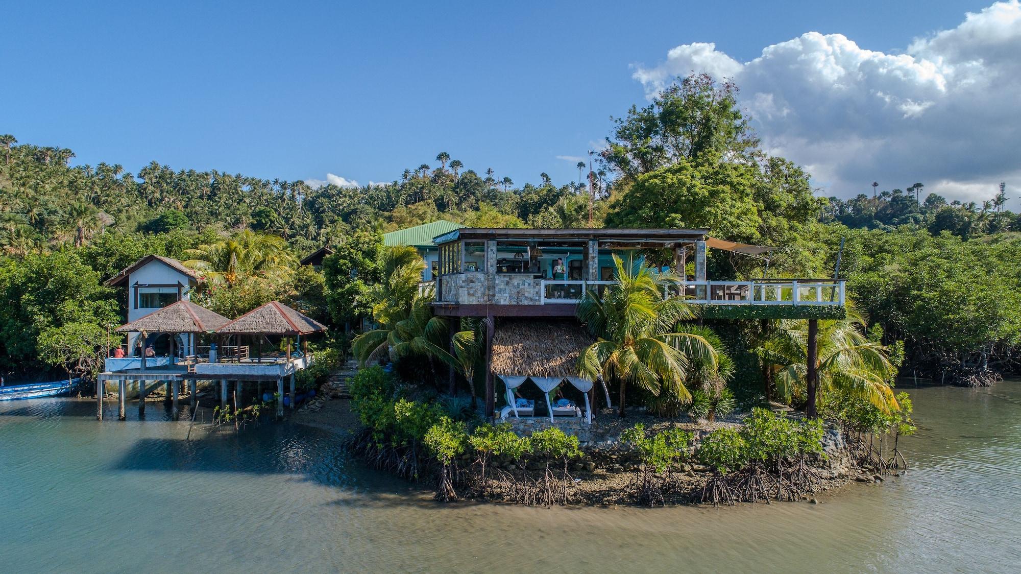 Vista Exterior Edgewater Dive & Spa Resort