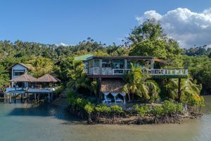 Alojamiento - Edgewater Dive & Spa Resort