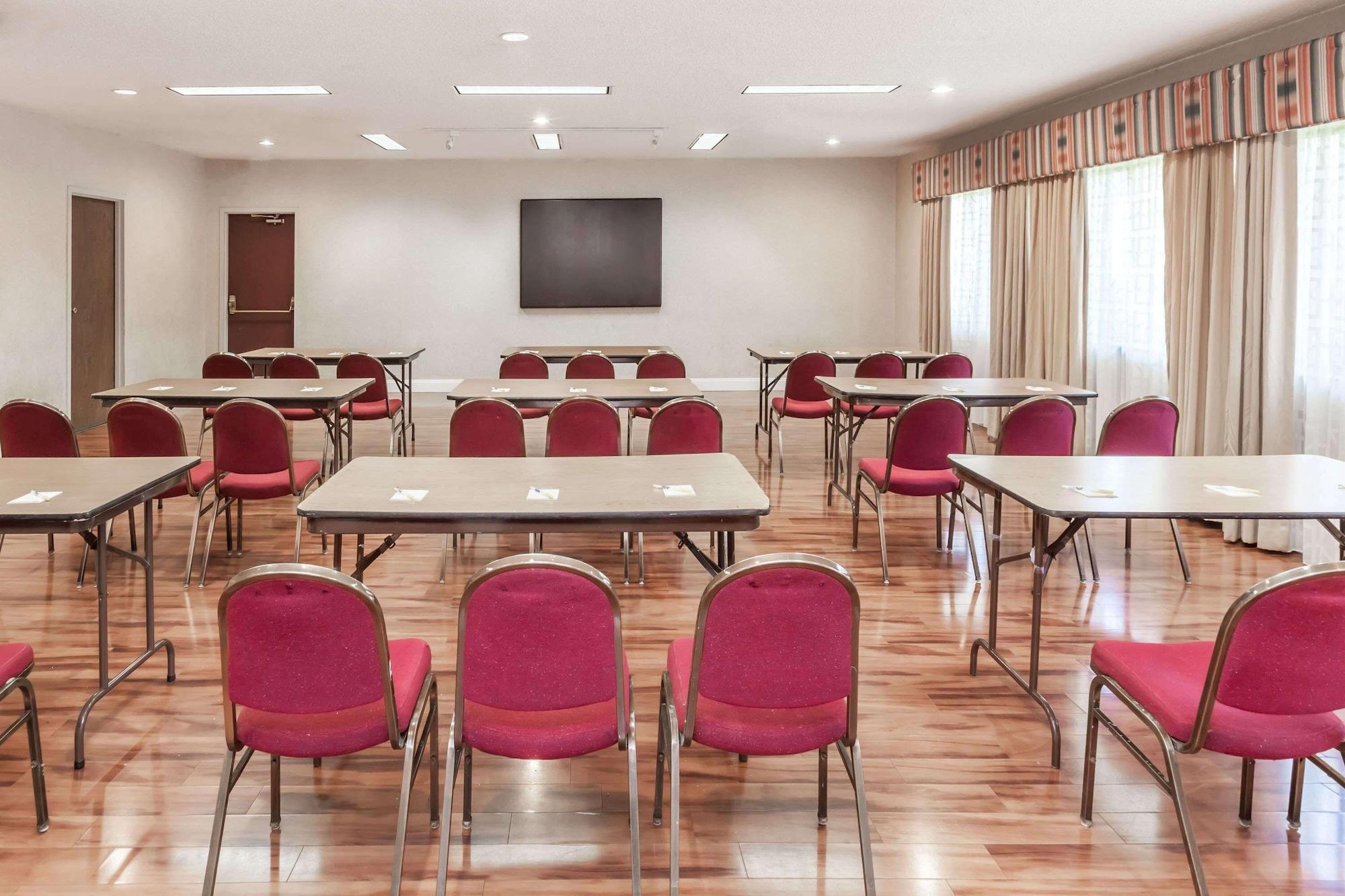 Sala de Reuniones Days Inn & Suites by Wyndham Sunnyvale