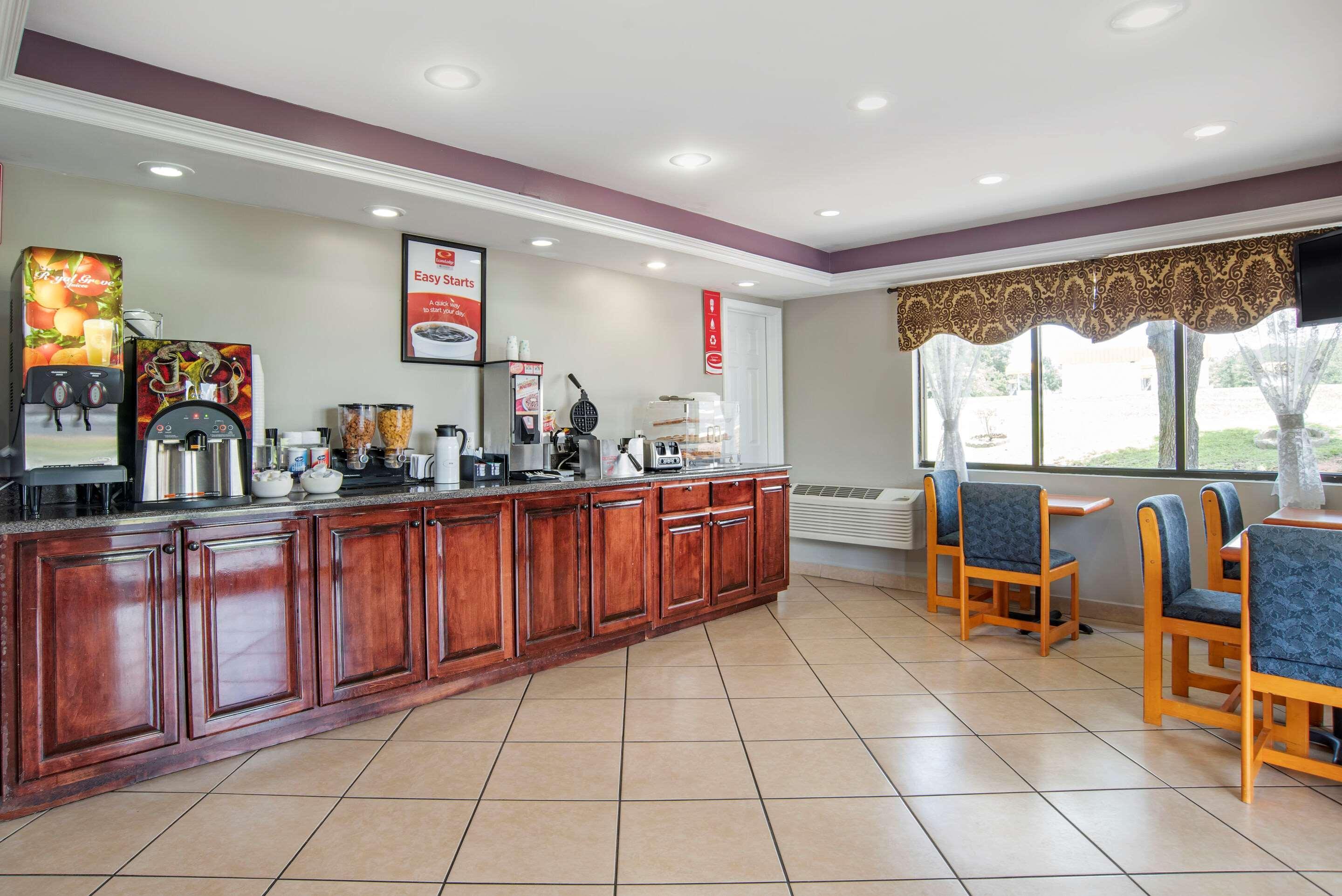 Restaurant Econo Lodge Inn & Suites Evergreen