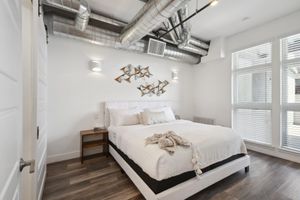 Renta Vacacional - Cowboy Muse | RiNo Art Lofts