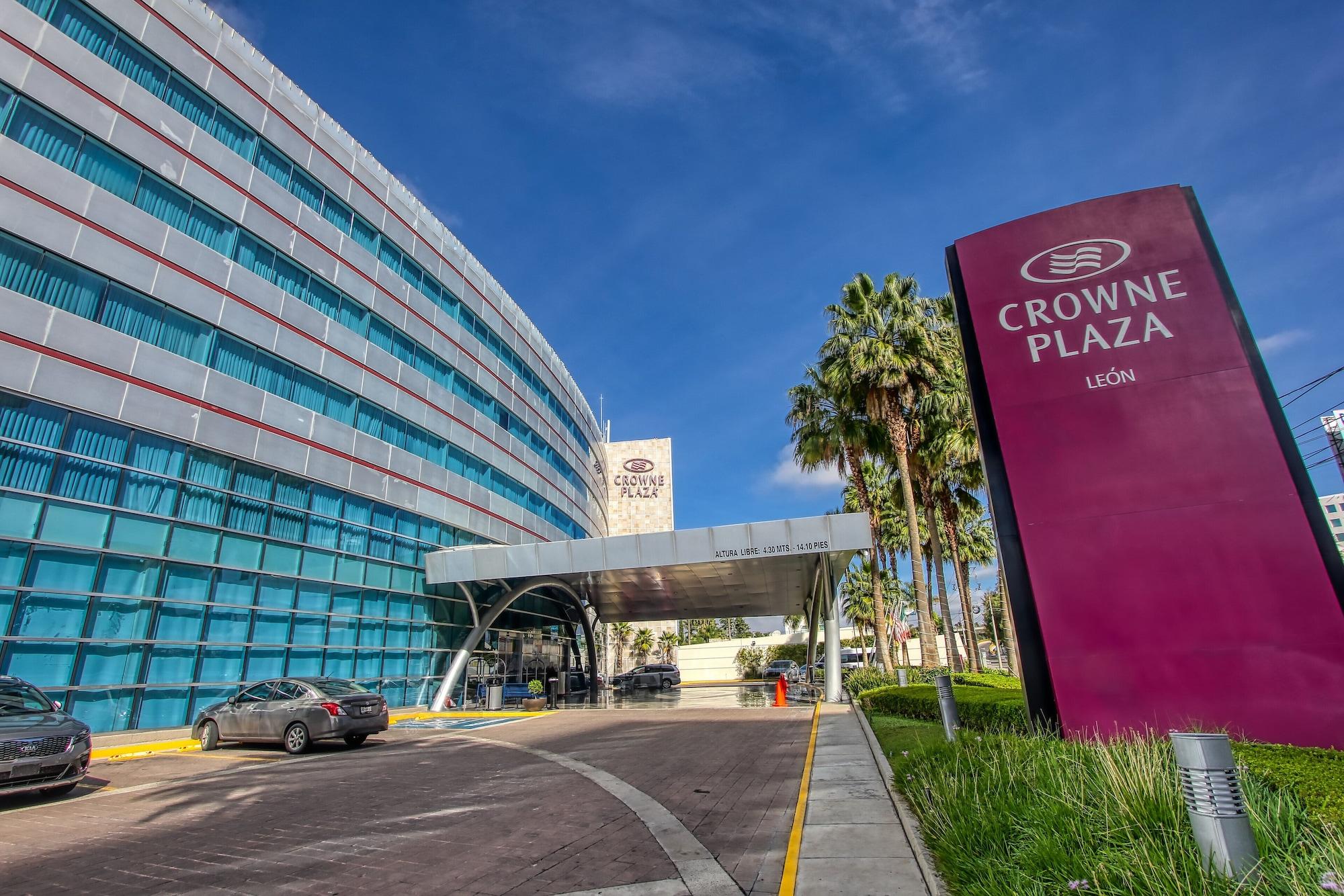 Vista Exterior Crowne Plaza Leon by IHG