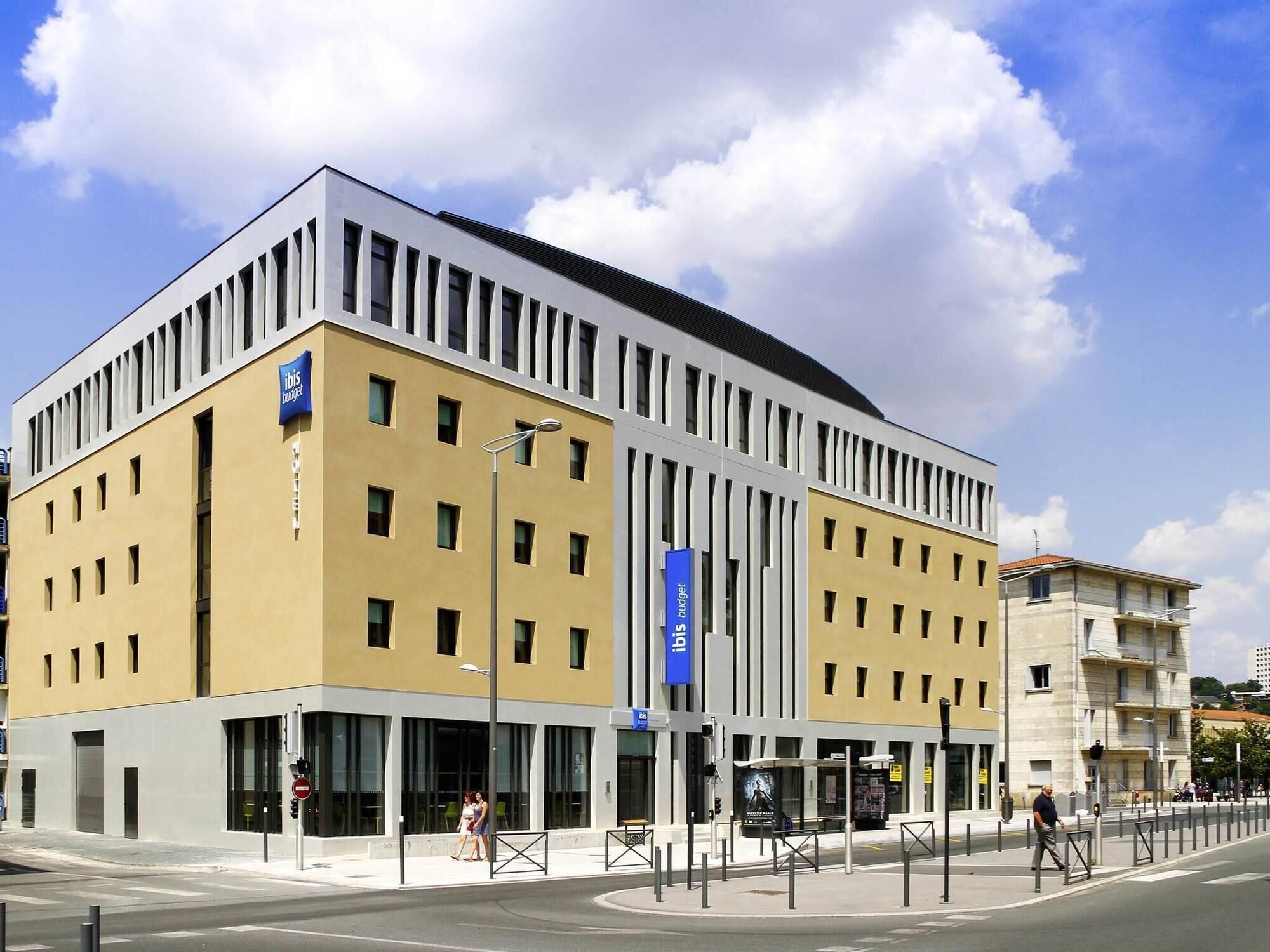 Varios ibis budget Poitiers Centre Gare
