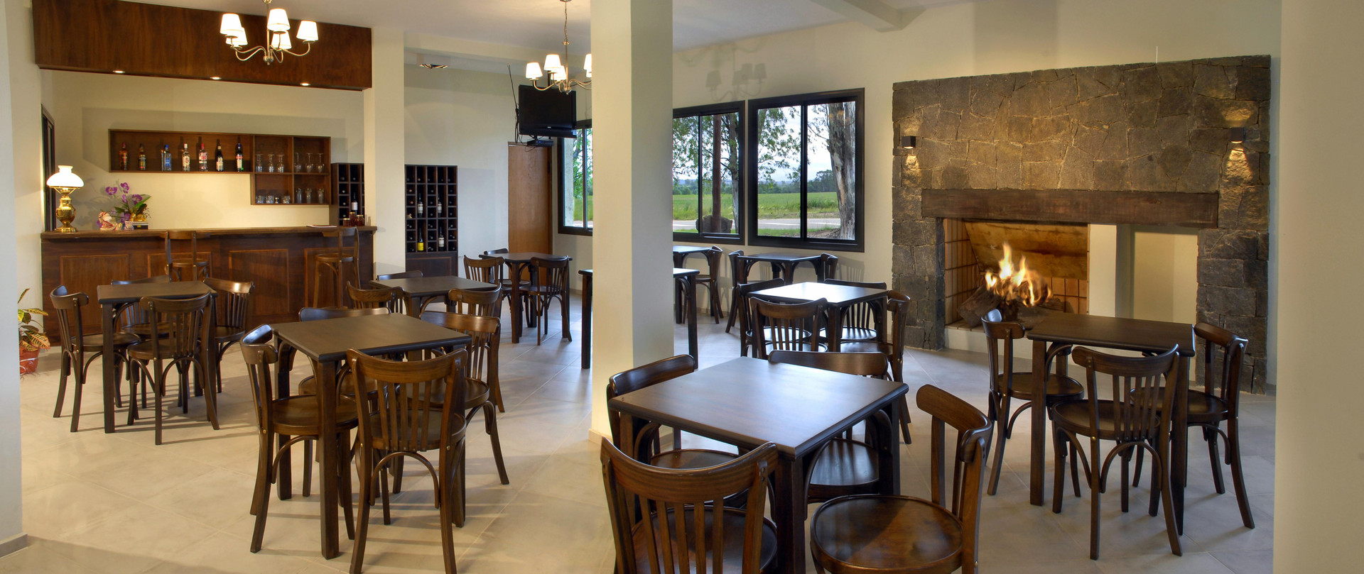 Bar/Salón Posada La Cautiva