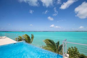Paquete - 5 BR Waterfront Villa On Chalk Sound Blue Water