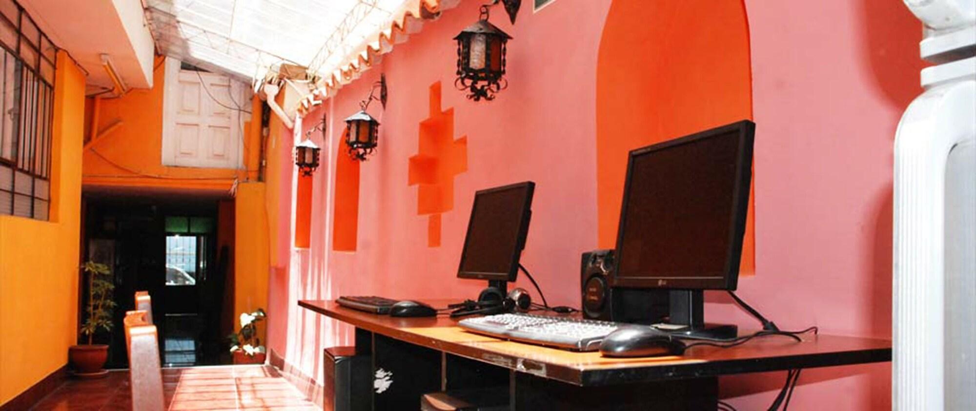 Centro de Negocios Tayka Hostel