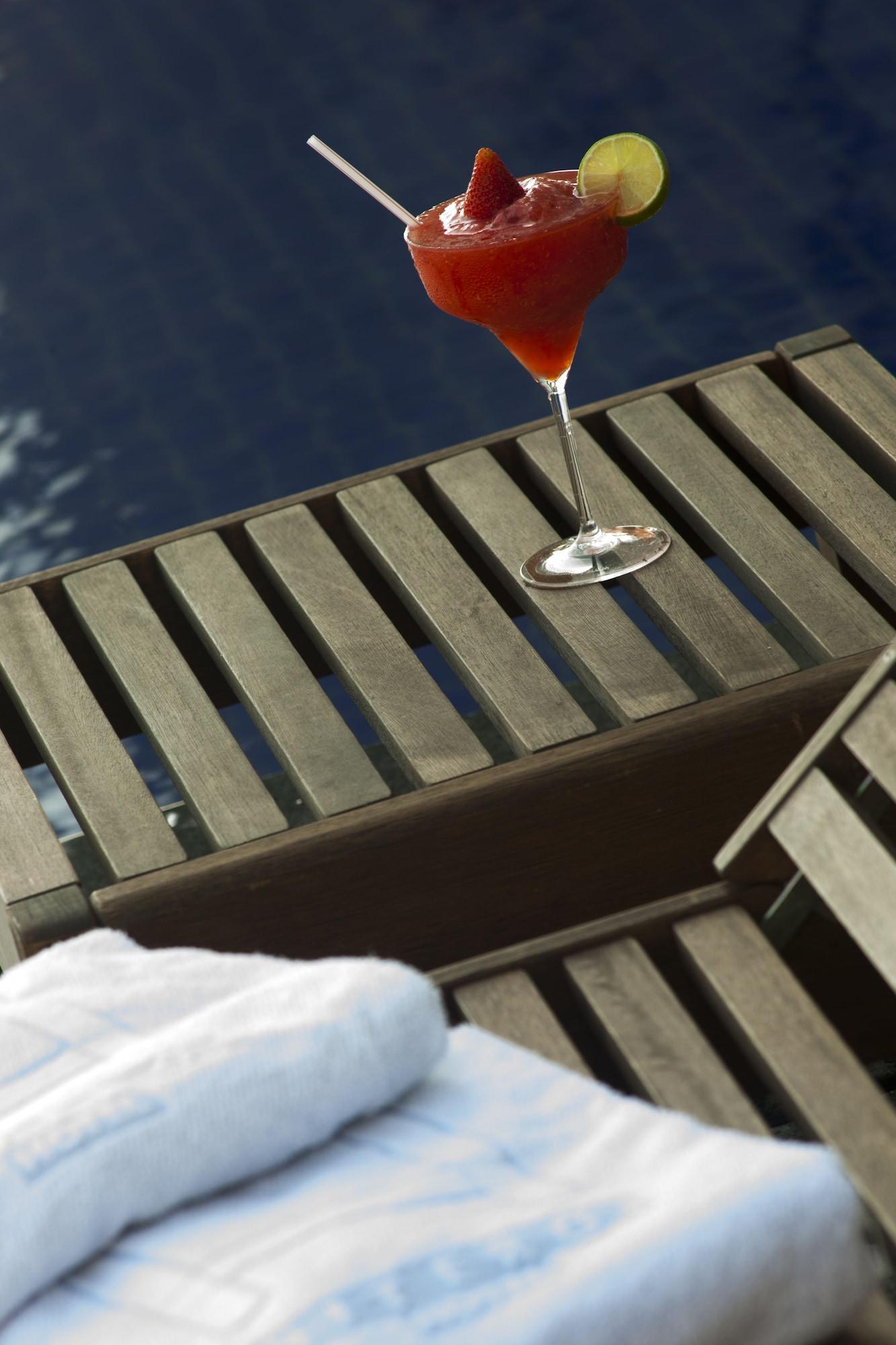 Vista Piscina H Niteroi Hotel