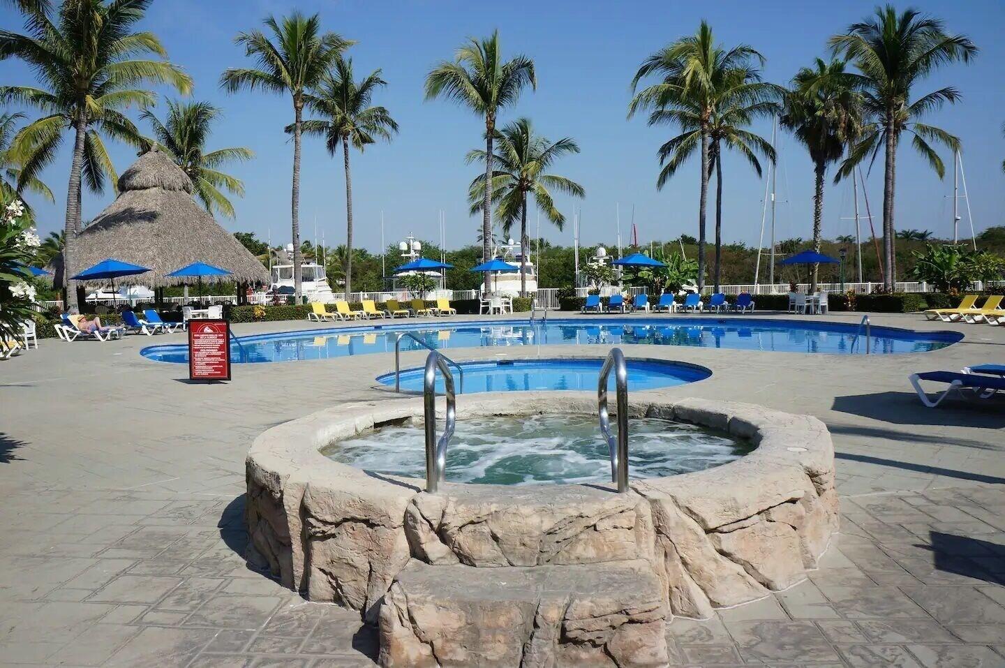 Vista Lobby CONDO MARINA G  BY TRVL2HM