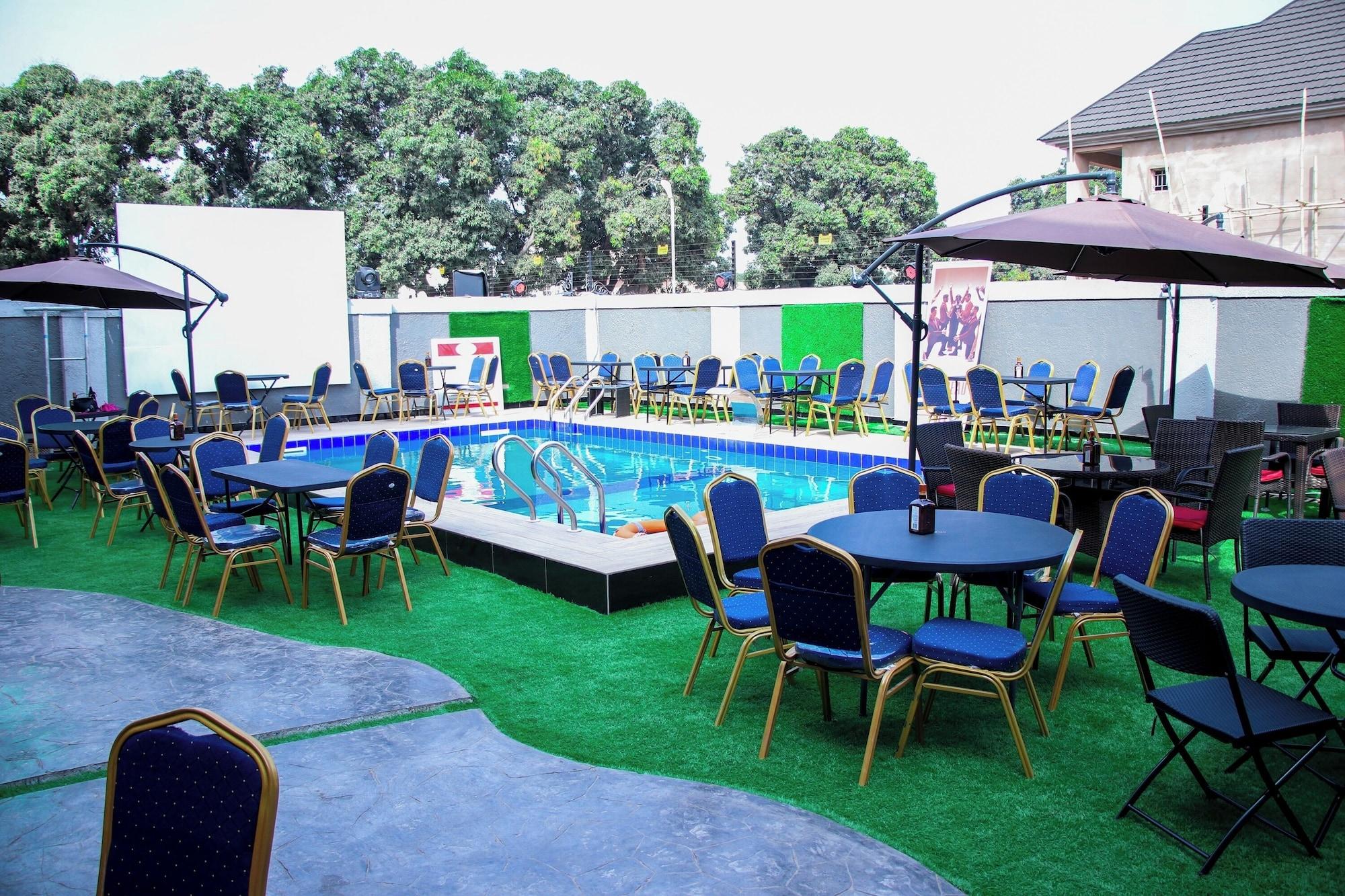 Vista Piscina Villa Toscana Hotel Asaba