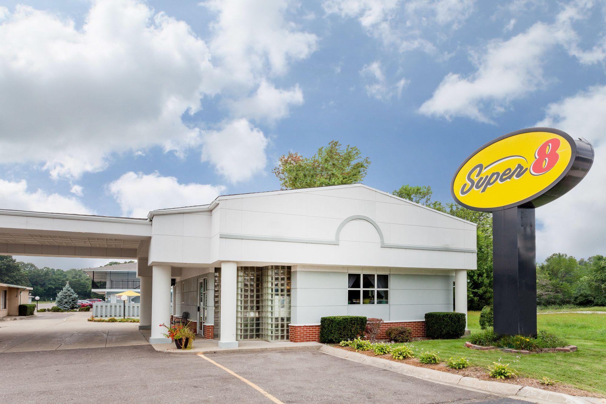 Vista Exterior Super 8 by Wyndham Stevensville/St. Joseph