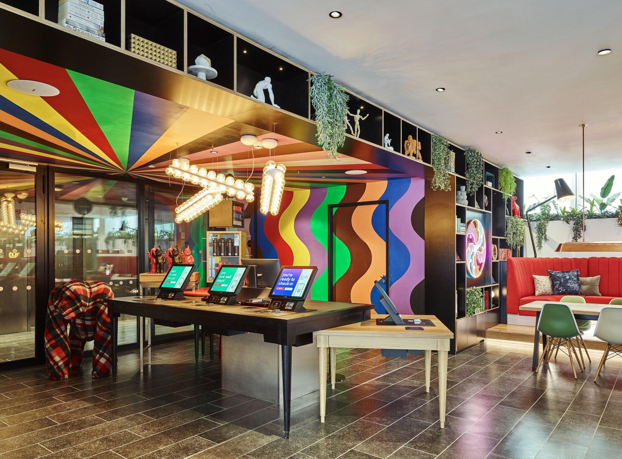 Vista Lobby citizenM London Victoria Station