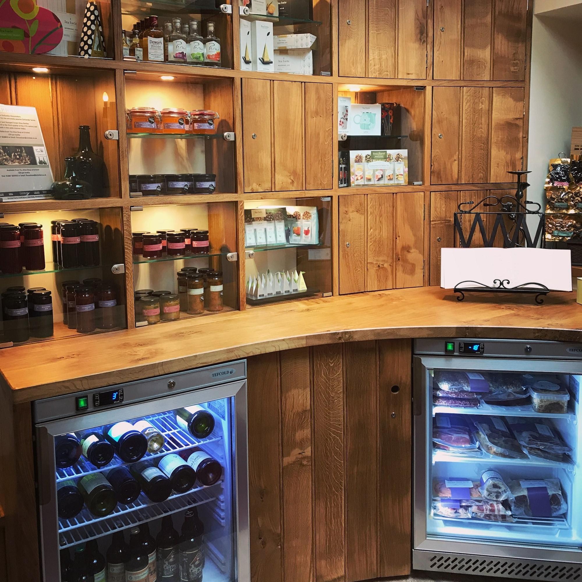 Vista Lobby Errichel House and Cottages