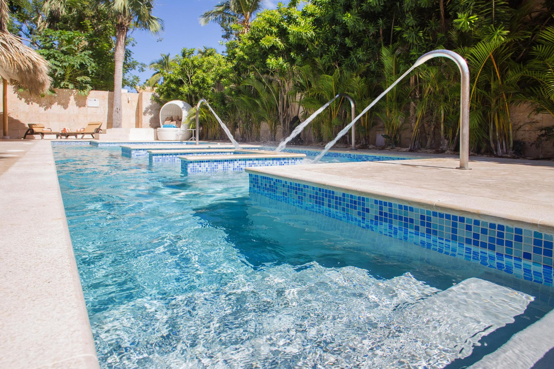 Vista Piscina Le Sivory by Portblue Boutique