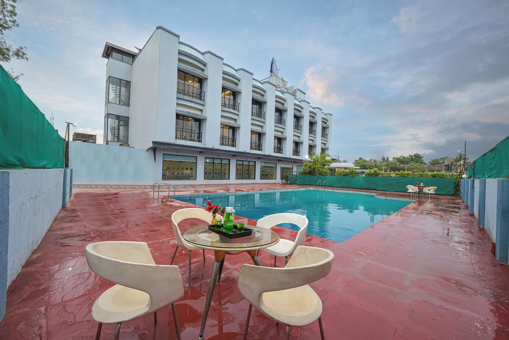 Vista Piscina Hotel Aristro