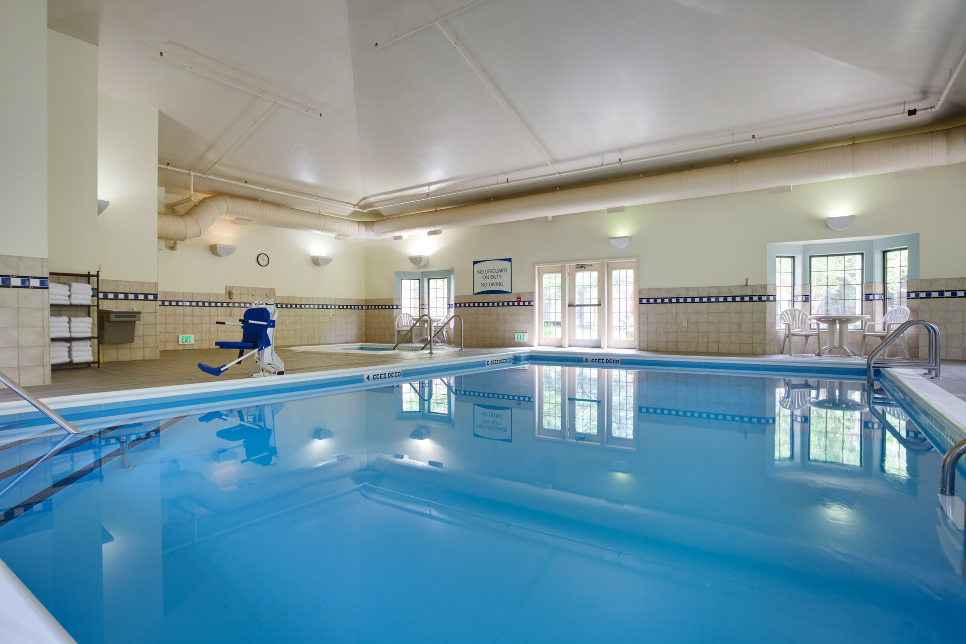 Vista Piscina Staybridge Suites Corning by IHG