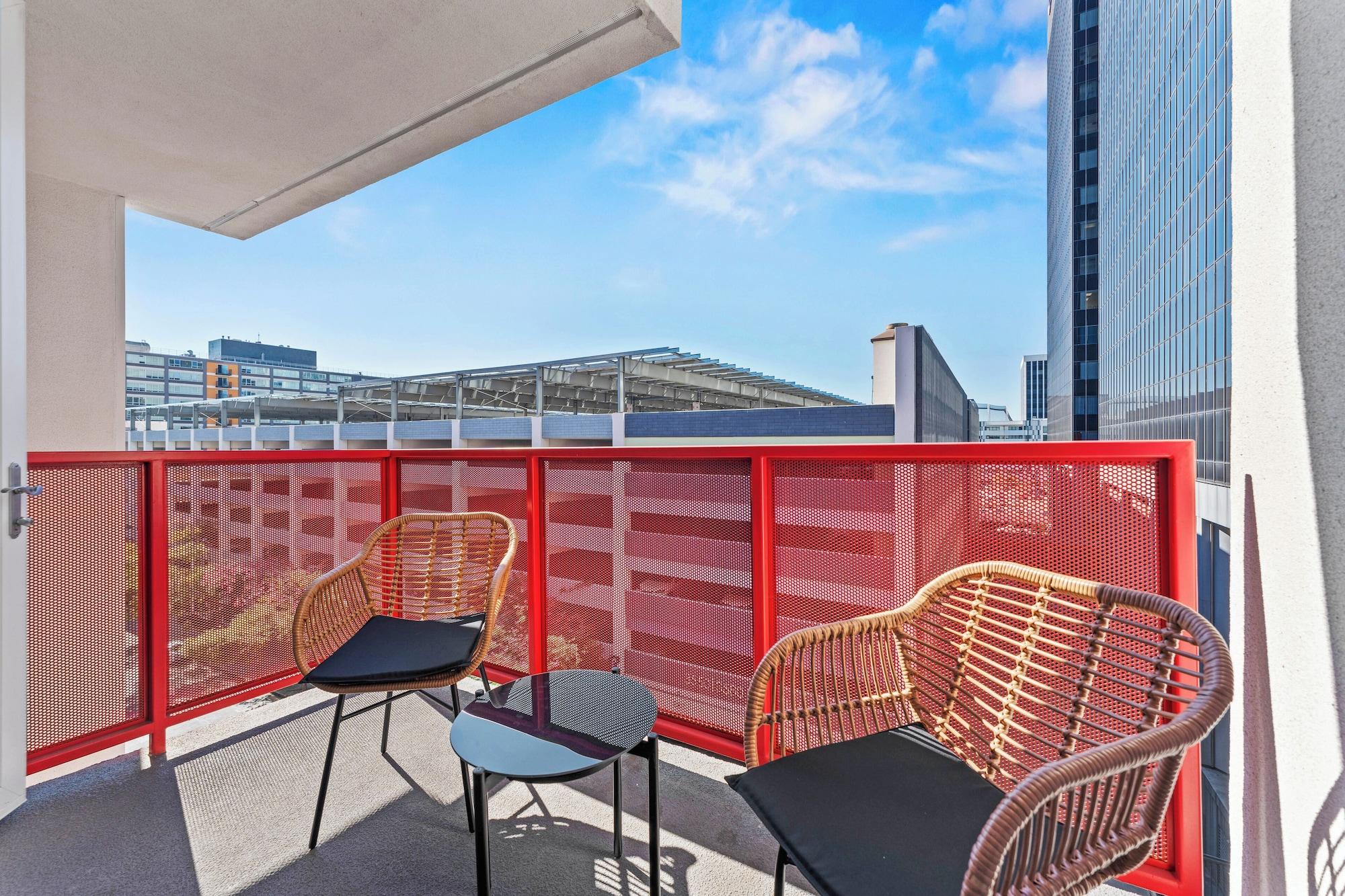 Vista Exterior Stylish Downtown LA Gateway