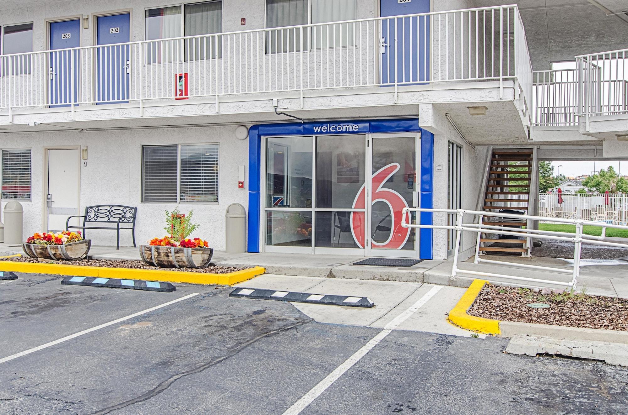 Vista Exterior Days Inn by Wyndham Rock Springs