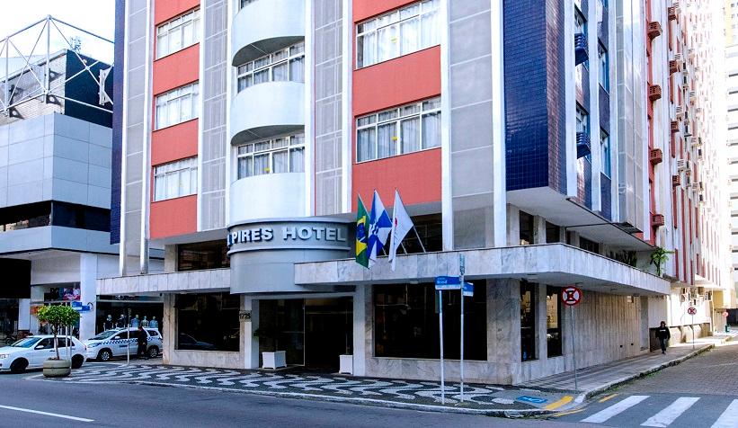 Vista Exterior Hotel Pires
