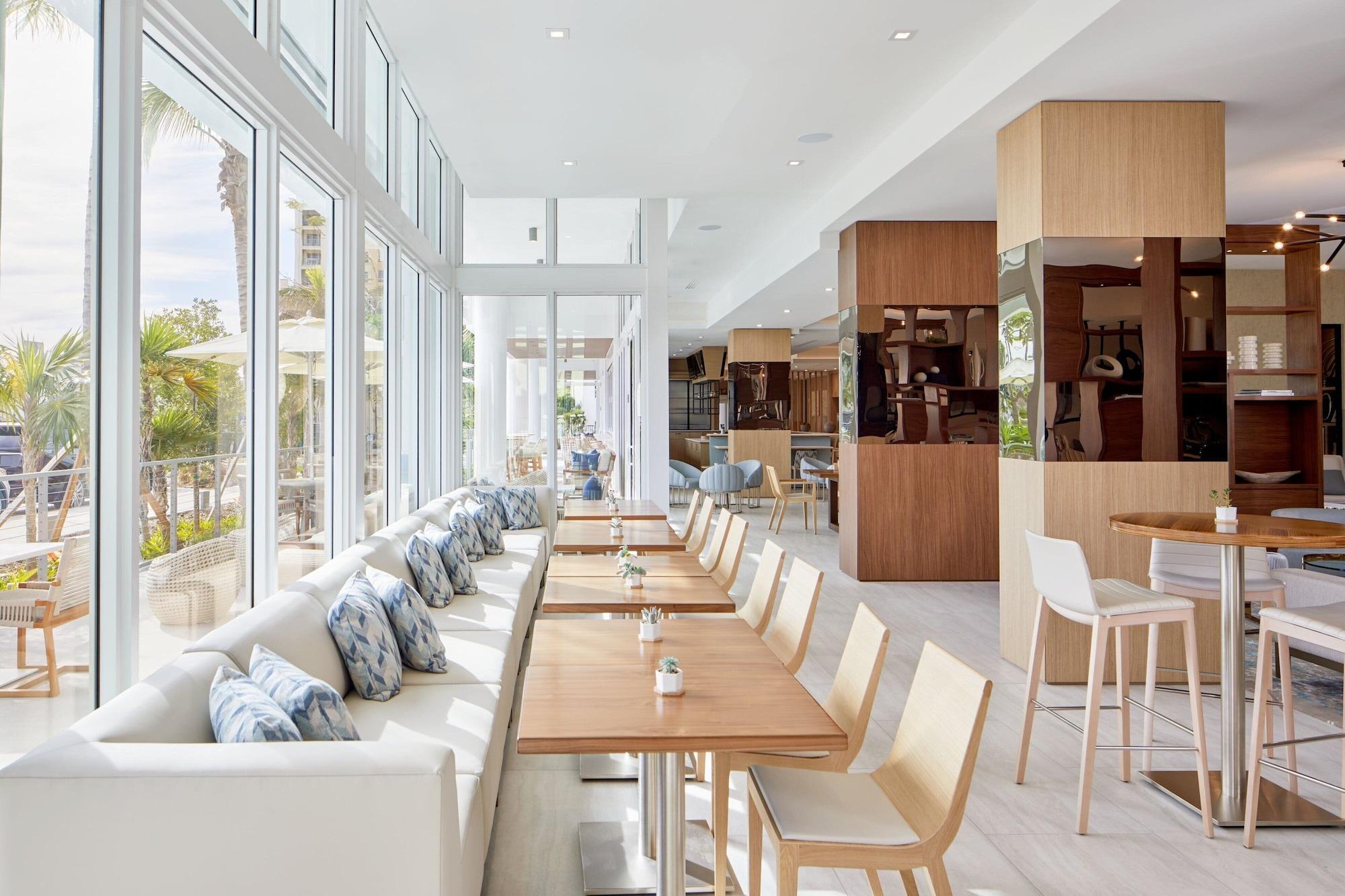 Restaurant AC Hotel by Marriott Fort Lauderdale Beach