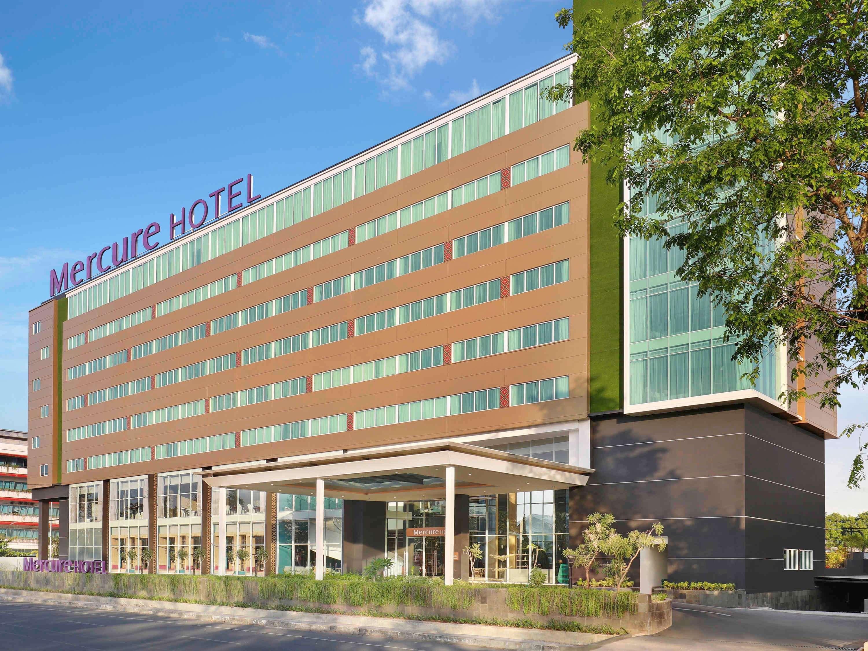 Vista Exterior Mercure Makassar Nexa Pettarani