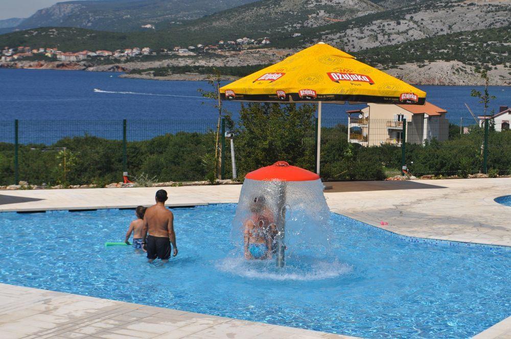 Vista Piscina Mediteran kamp Mobile Homes in Camping Klenovica