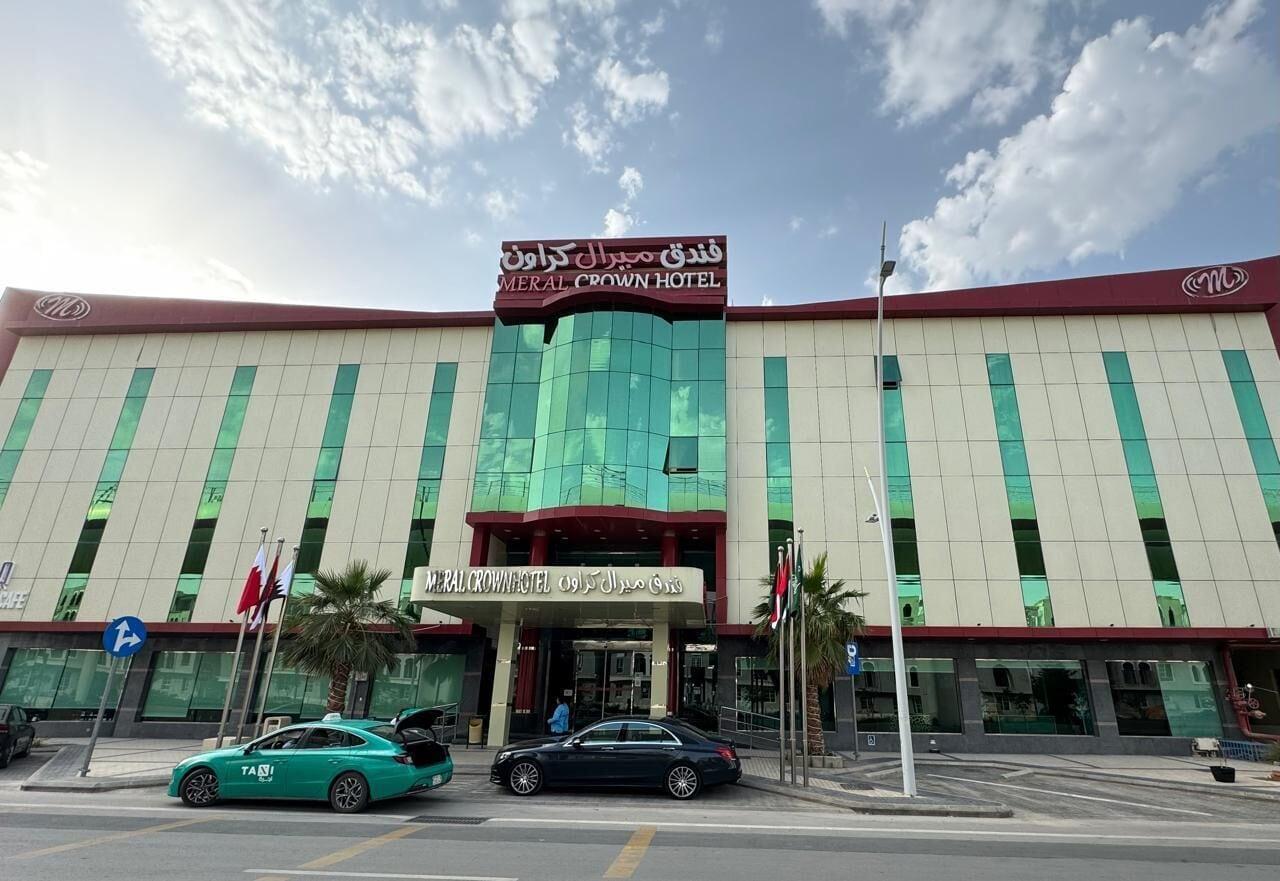 Vista Exterior Meral Crown Hotel