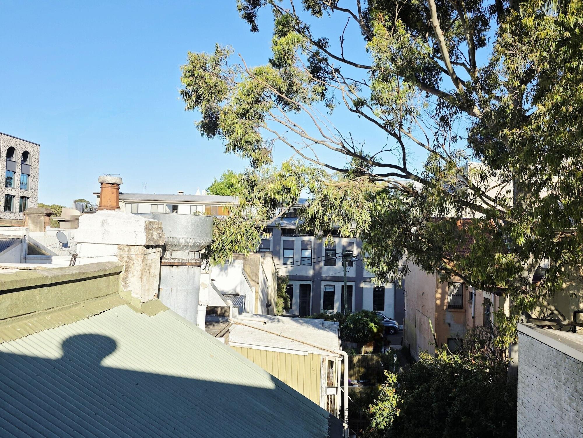 Vista Exterior Crown Hotel Surry Hills