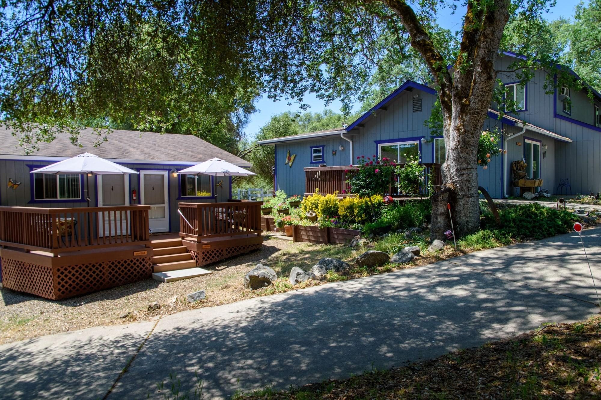 Varios Little Valley Inn