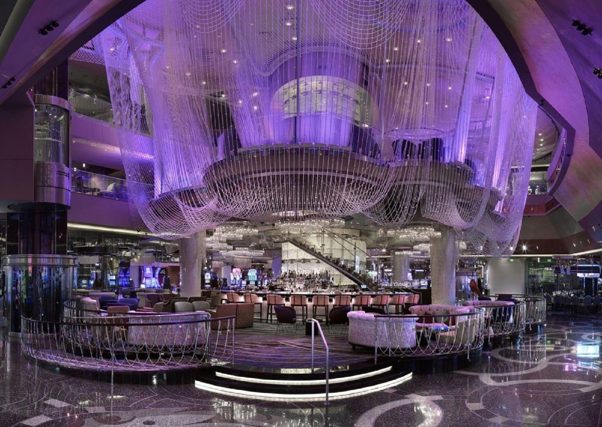 Bar/Salón StripViewSuites at Jockey Club