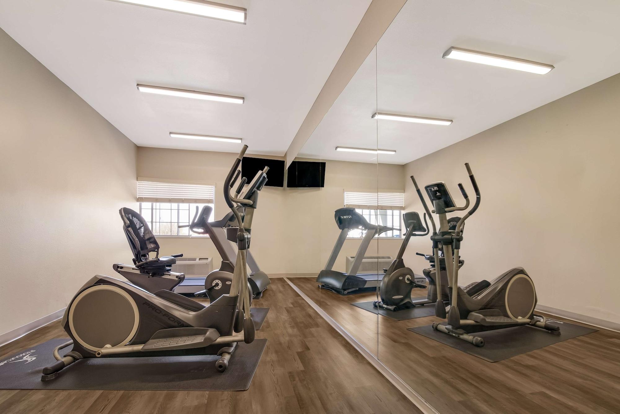 Gimnasio SureStay Plus Hotel by Best Western Topeka Northwest