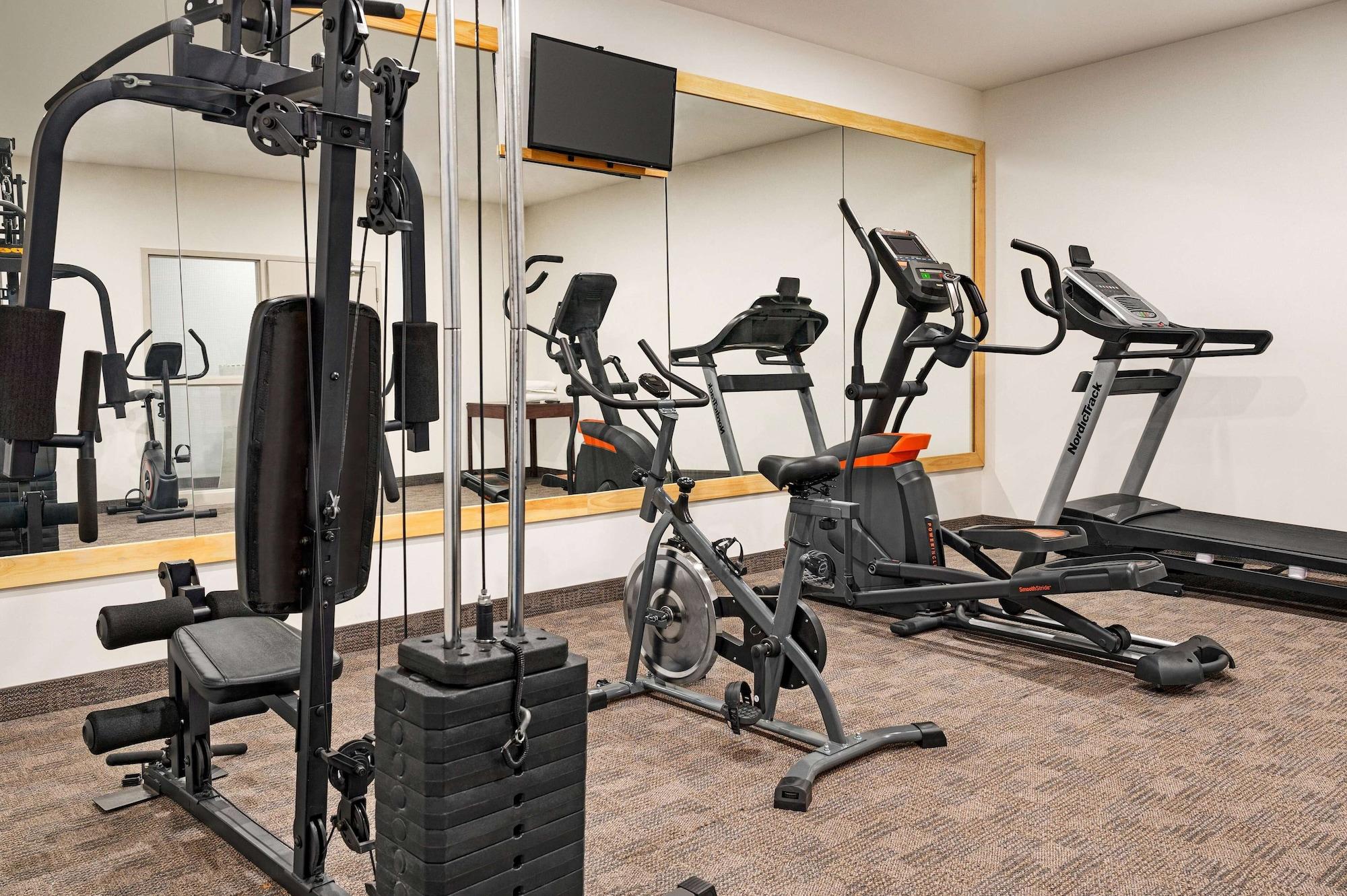 Gimnasio Howard Johnson by Wyndham Gravenhurst