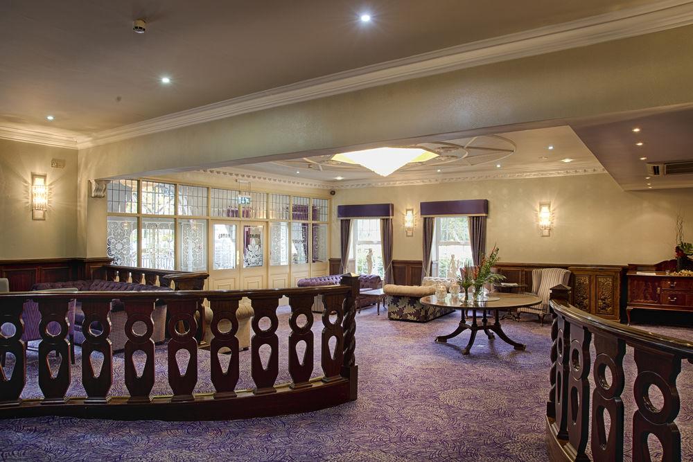 Vista Lobby Woodford Dolmen Hotel
