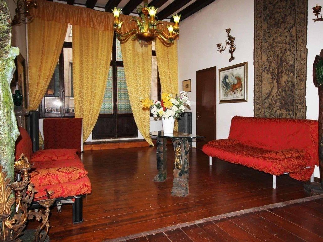 Varios Residenza Della Spada