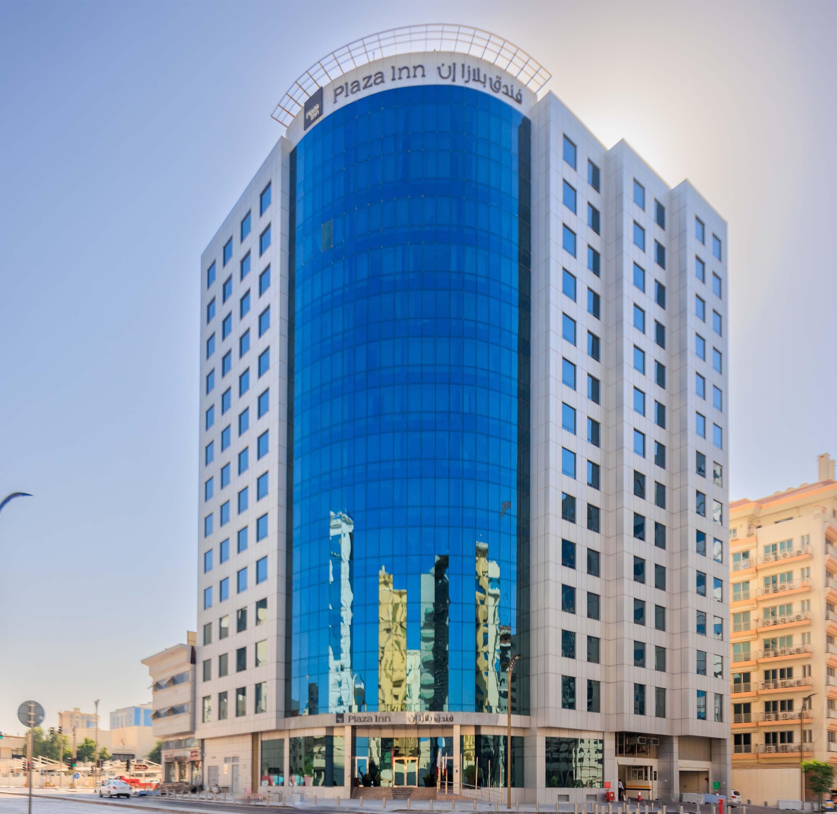 Vista Exterior Plaza Inn Hotel