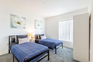 Aluguel por temporada - 3br/3ba Fully Furnished Apartment In Hollywood 3 Bedroom Apts by RedAwning