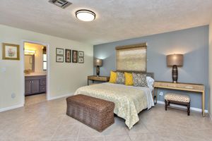 Alquiler Vacacional - Avanti Vacation Rental, Relaxing 3-BR Retreat with Private Pool Minutes from Vanderbilt Beach and Delnor-Wiggins State Park. Enjoy Southern Exposure, BBQ Area, and Pet-Friendly Comfort