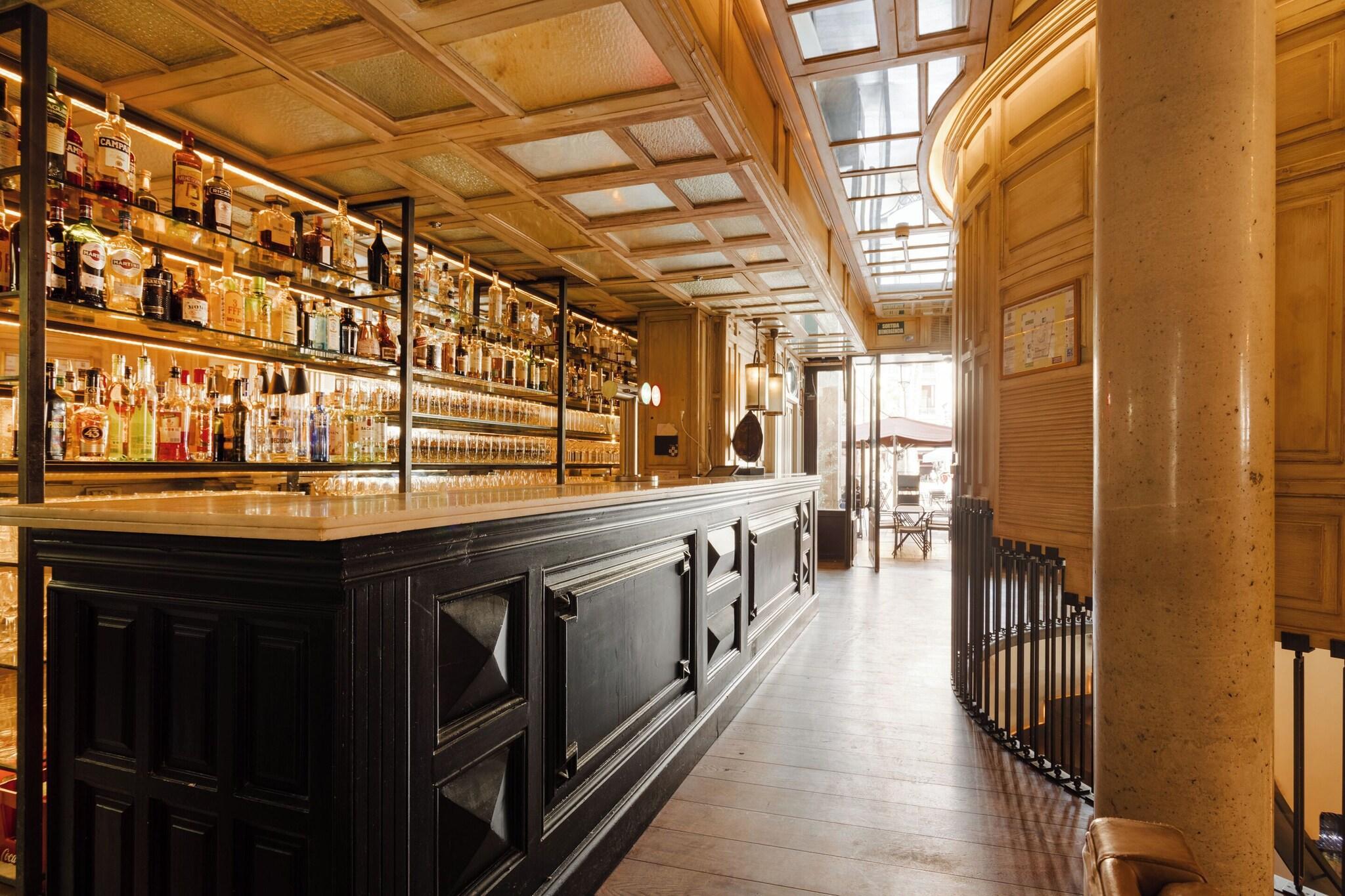 Bar/Salón Do: Placa Reial