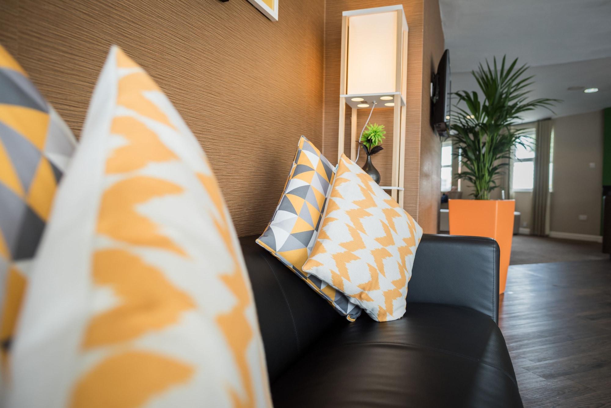 Vista Lobby Holiday Inn Manchester West by IHG