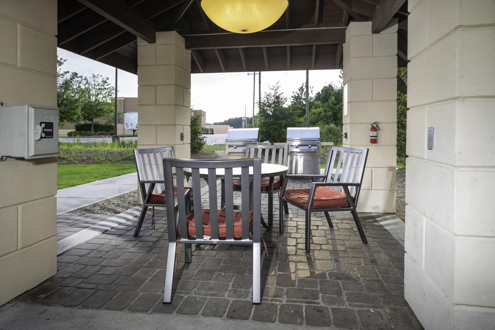 Vista Exterior Staybridge Suites Summerville by IHG