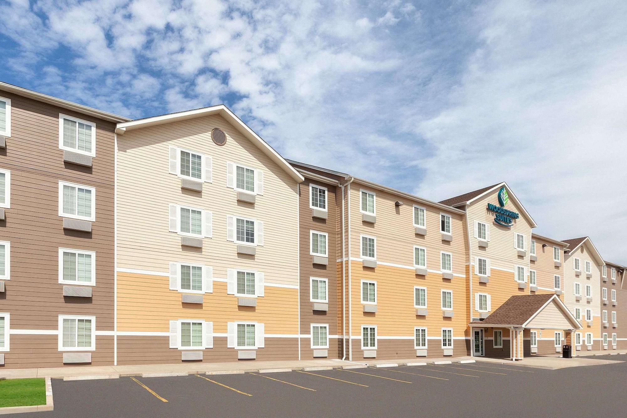 Varios WoodSpring Suites Sioux Falls