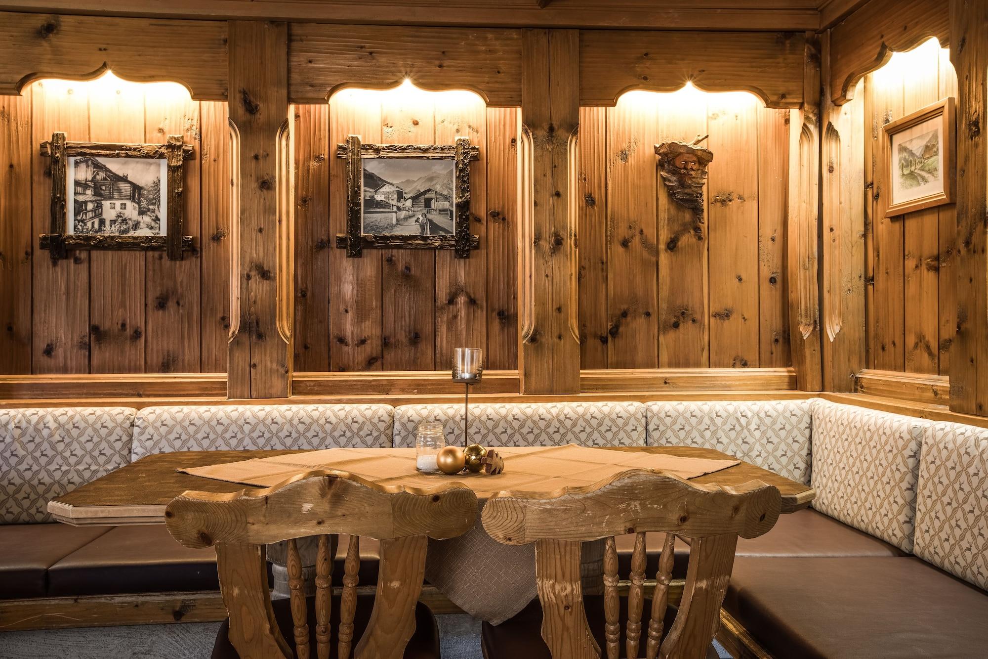 Bar/Salón Berghof Soelden Anno 1588
