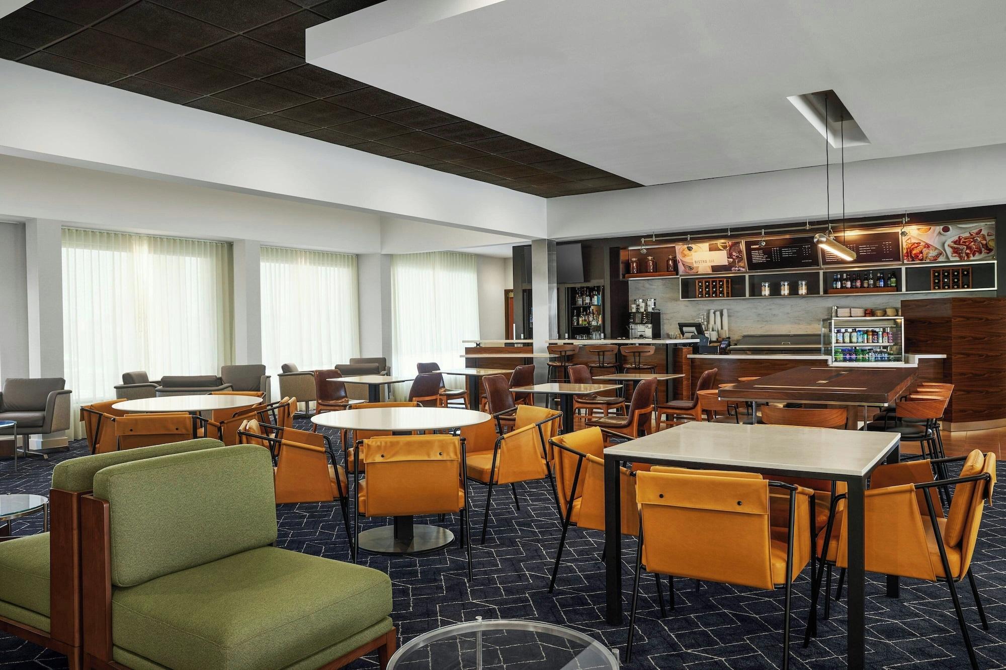 Restaurant Courtyard by Marriott St Louis Westport Plaza